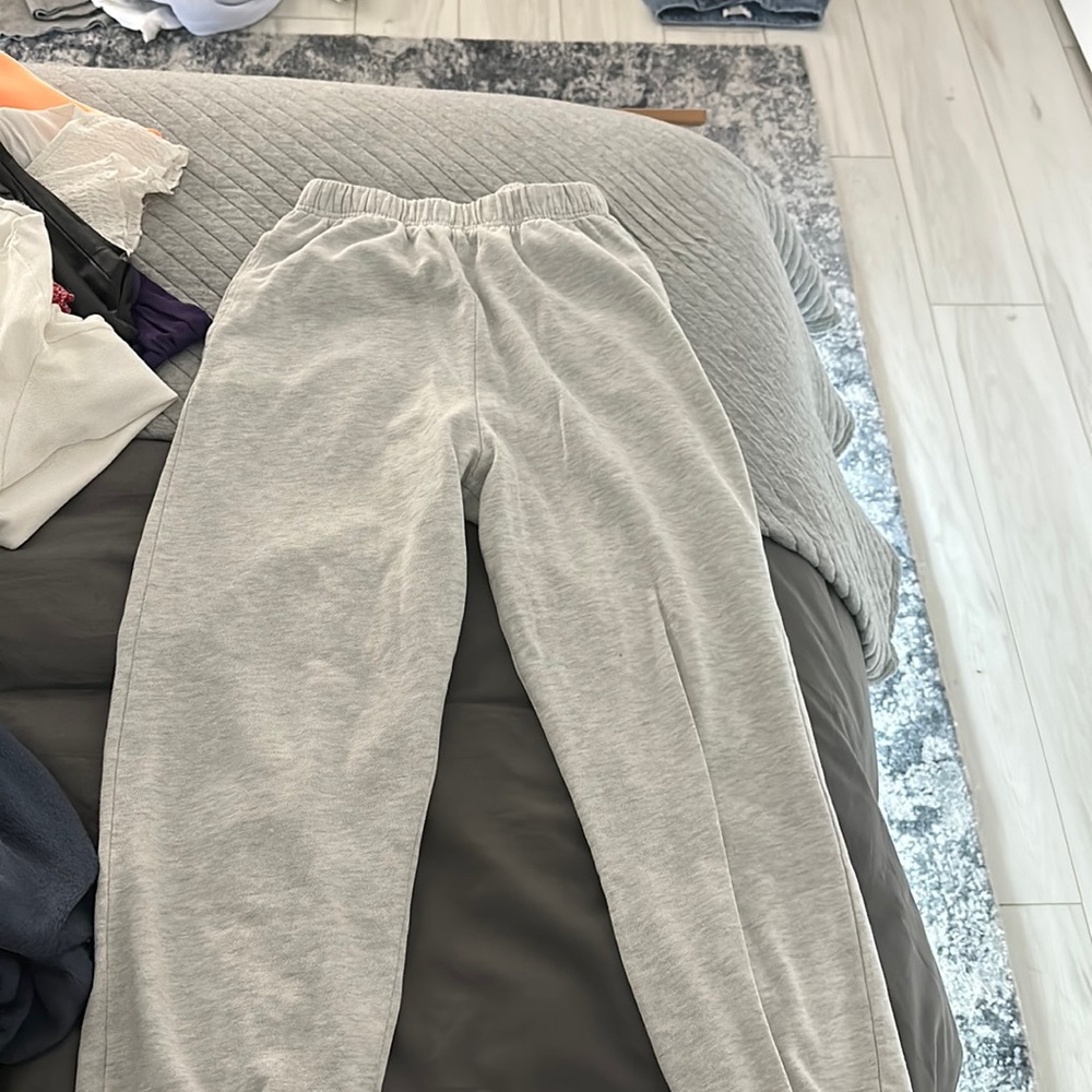 Grey sweatpants in an xs!!